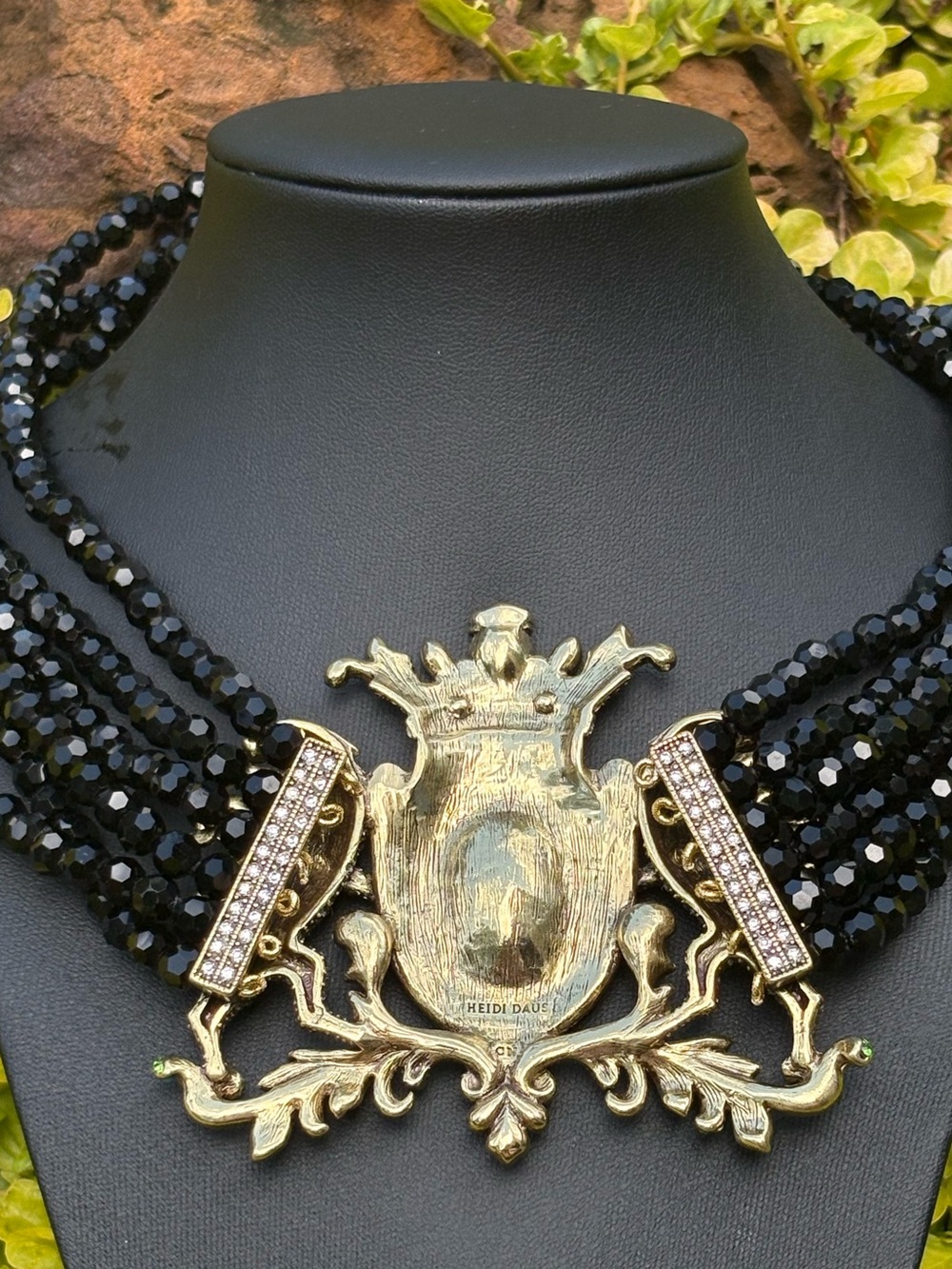 Heidi Daus 'House of Daus' Lion Crest Black Beaded Pendant - Picture 4 of 10